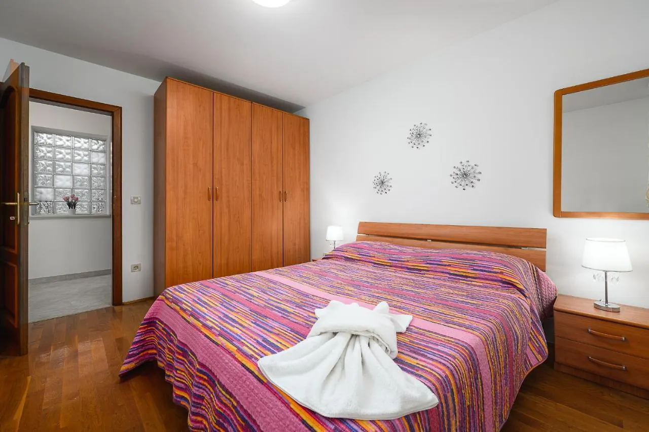 Stancija Amorozo 6 Porec